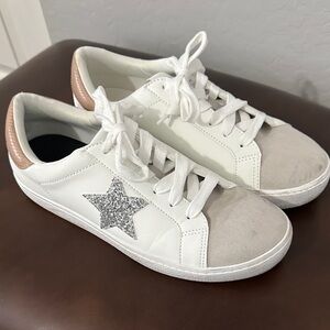 Universal Thread White and Silver Star Sneakers